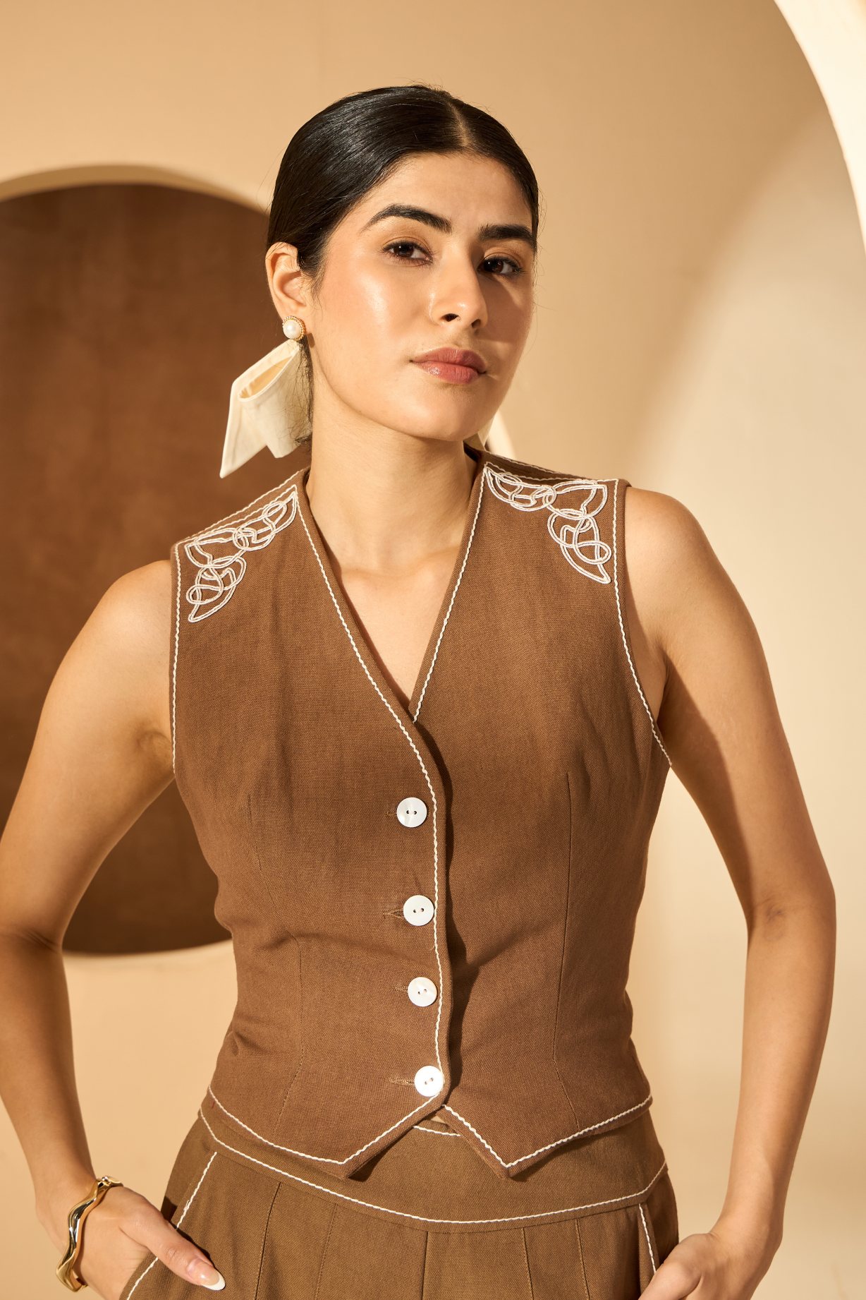 EVIDANA EMBROIDERED WAISTCOAT IN BROWN