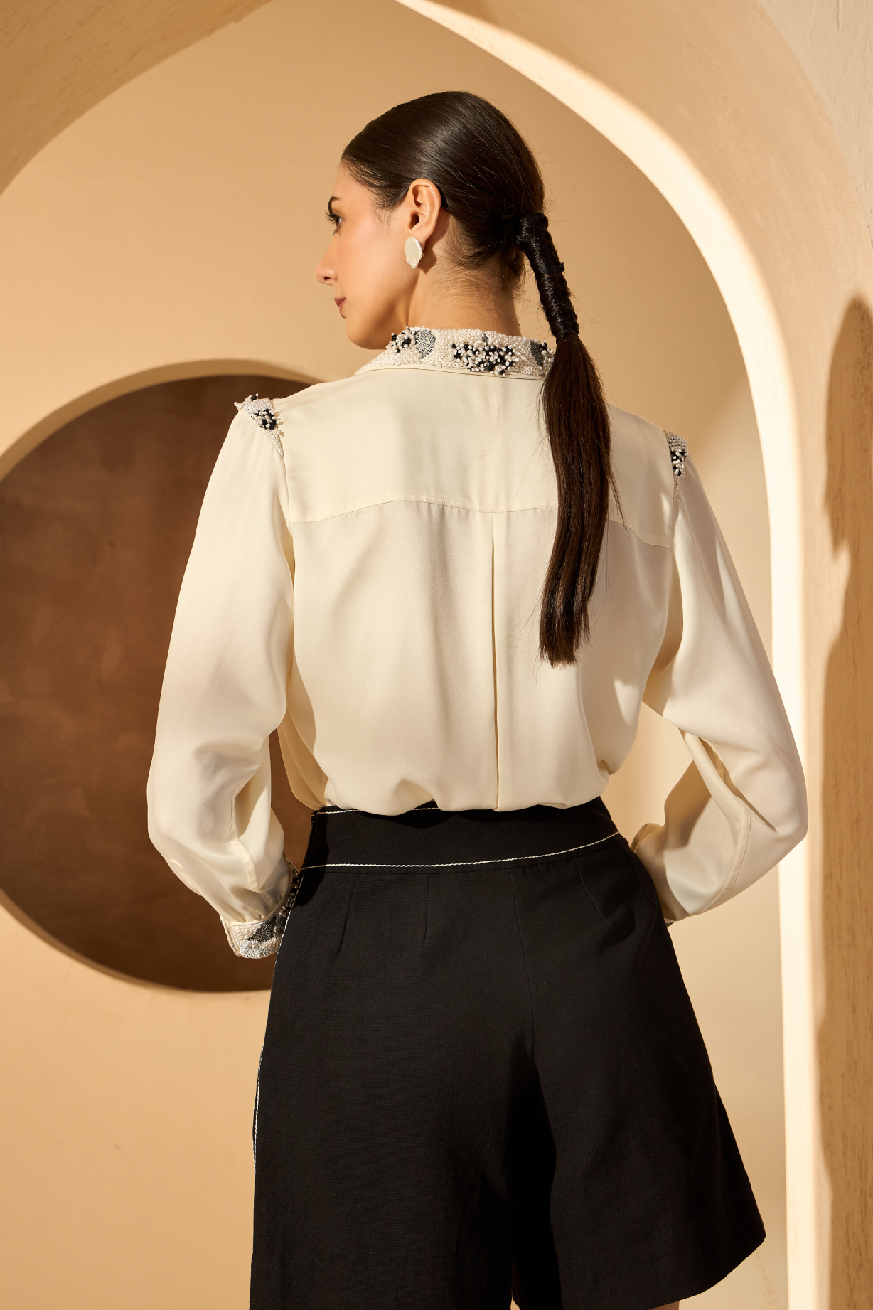 KIM EMBROIDERED SHIRT IN IVORY & EBONY